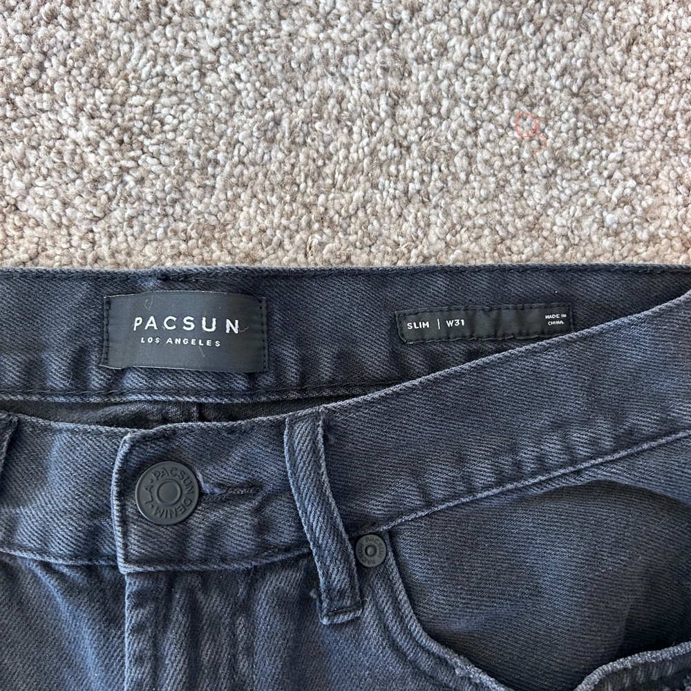 PacSun Men’s Roses Floral Distressed Black denim Shorts. Grunge. Streetwear. 31 - Picture 6 of 14